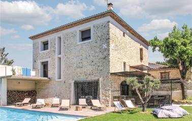 Gîte pour 12 personnes, avec piscine ainsi que jardin et terrasse à Saint-Gervais-sur-Roubion