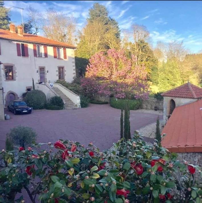 Location de vacances pour 5 personnes, avec jardin ainsi que vue et piscine, animaux acceptés à Montfaucon-Montigné - 2