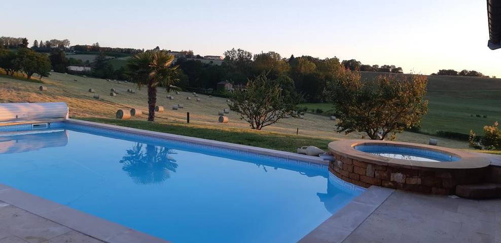 Maison de vacances pour 2 personnes, avec piscine et jacuzzi ainsi que jardin et sauna