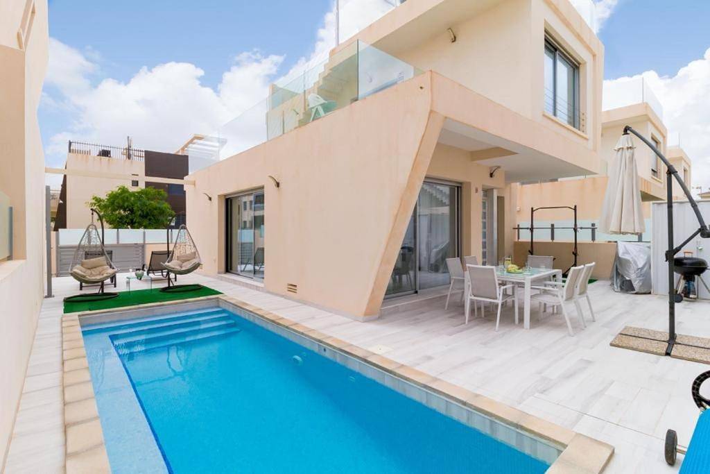 Modern villa with pool jacuzzi and sea view in Pueblo Latino, Pilar de la Horadada