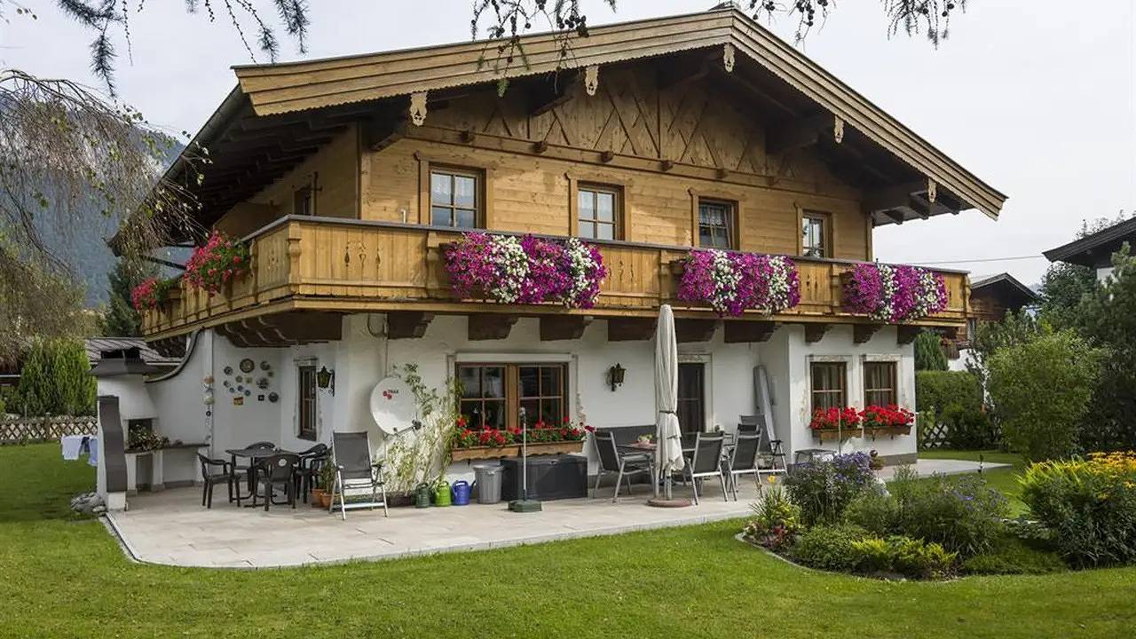 Appartement de vacances entier, Appartement de vacances pour 4 personnes avec balcon in St. Johann in Tirol, Massif de l'Empereur