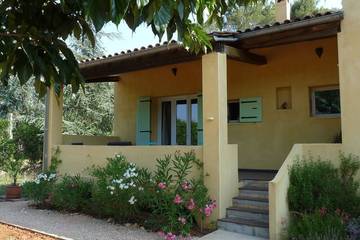 Gîte pour 2 personnes, avec jardin à Nans-les-Pins