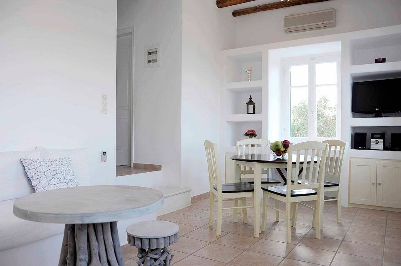 Calytheron Suite, Furnished Terrace, Sea Views, Milos in Pollonia, Milos