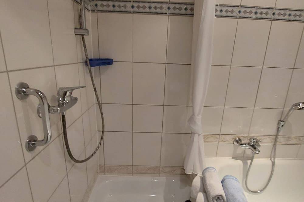 Ganze Wohnung, Ferienwohnung 'Osterwiese' mit privater Terrasse, privatem Garten und Wi-Fi in Weilburg, Lahntal