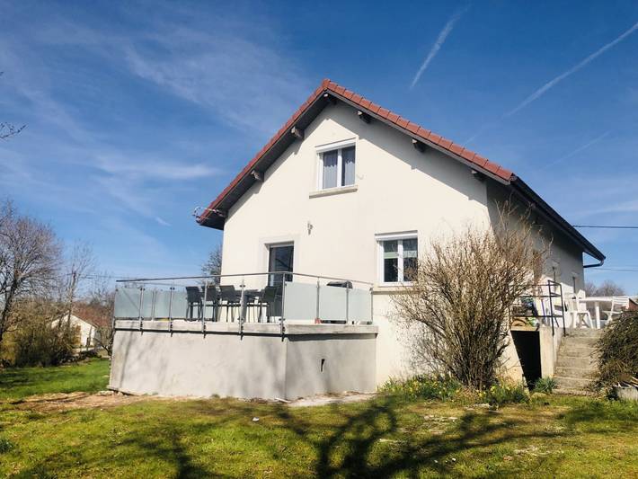 Gîte pour 12 personnes, avec jardin et terrasse, animaux acceptés dans Saffloz - 2