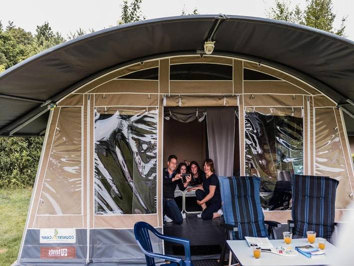 Camping für 5 Personen, mit Terrasse und Pool sowie Seeblick in der Südeifel