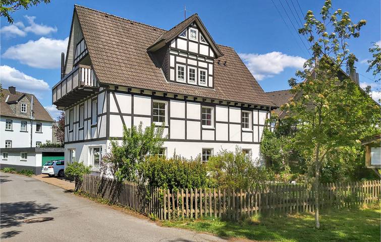 Ferienwohnung für 5 Personen, mit Terrasse und Garten in Attendorn