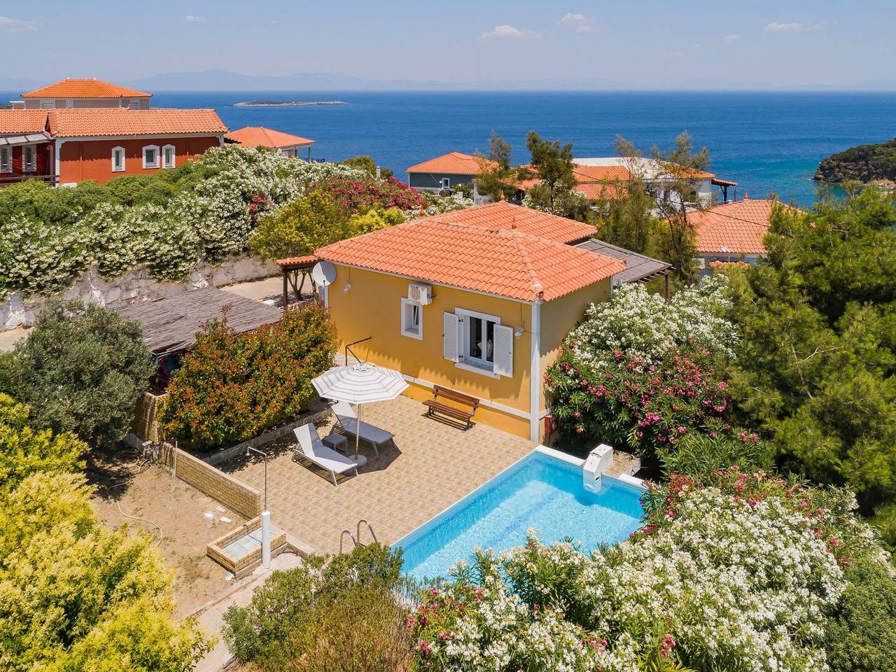 "Yellow Villa" in Samos