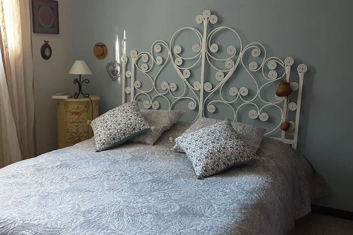 Location de vacances pour 6 personnes, avec terrasse et jardin à Vénéjan - 2