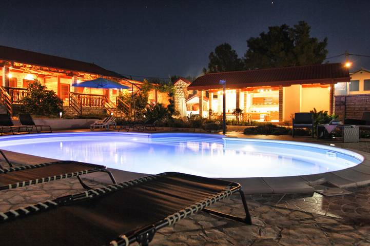 Vakantiehuis voor 30 personen, met tuin - 1
