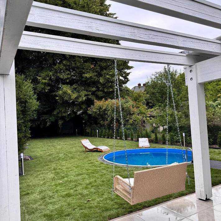 Ferienwohnung für 6 Personen, mit Balkon und Terrasse sowie Garten und Pool