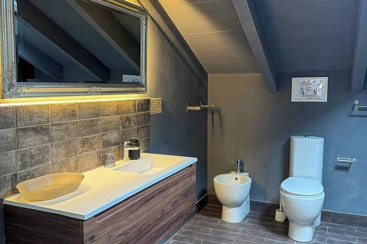 Appartement entier, Loft surélevé avec vue sur la vallée à Acqui Terme in Acqui Terme, Province d'Alexandrie