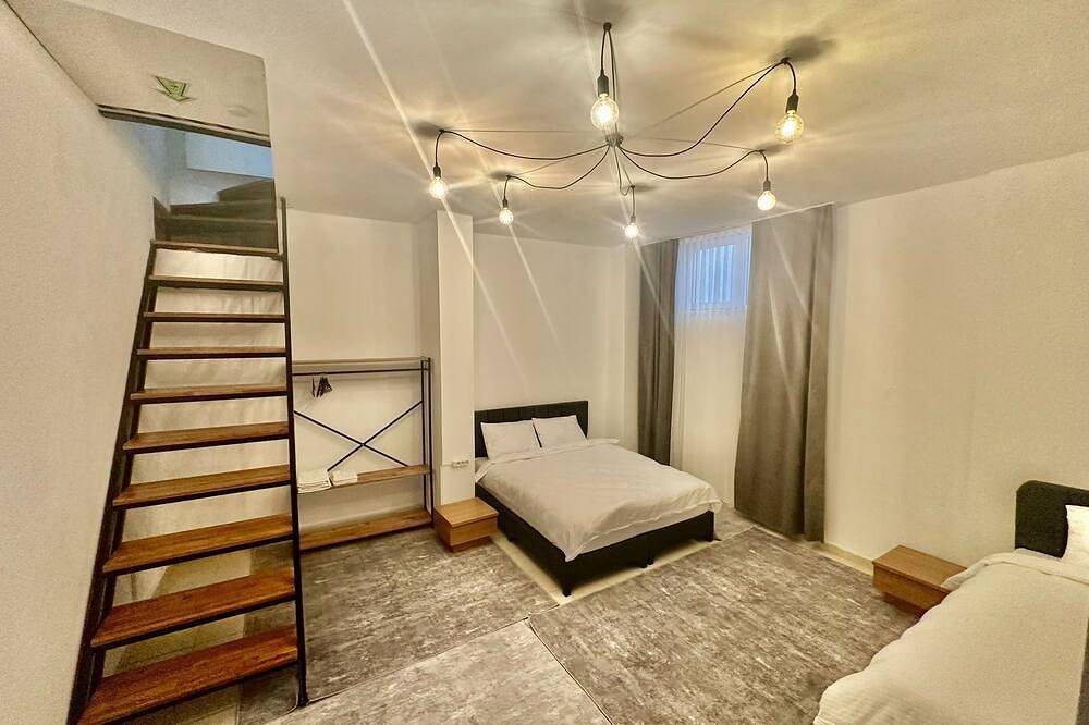 Entire apartment, Chic 2-bedroom apartment with Wifi, Ac in marvelous Antalya in Antalya, Antalya Province