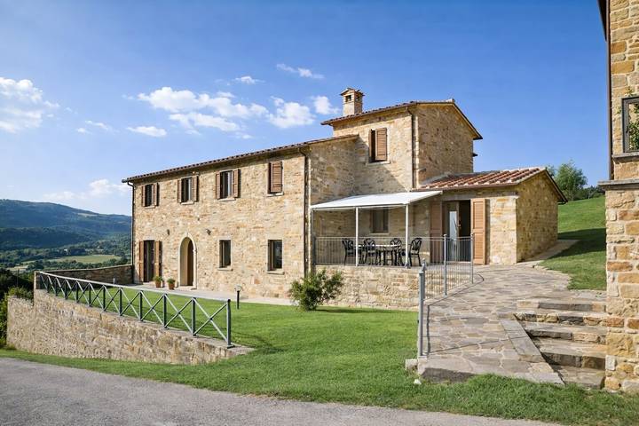Appartamento su 2 Livelli con Aria Condizionata e Piscina – 4 Ospiti in Lisciano Niccone, Valtiberina