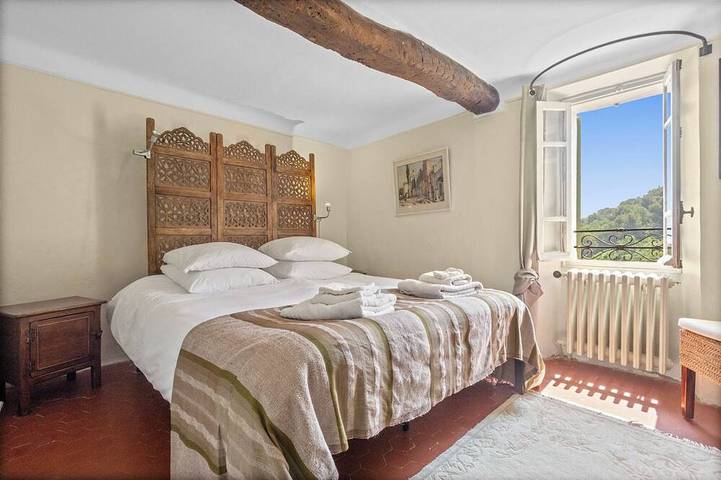 Provenzalisches Landhaus mit Pool auf 3 Hektar Terrassenland. Haustiere willkommen in Cabris, Mittelmeerküste (Frankreich)