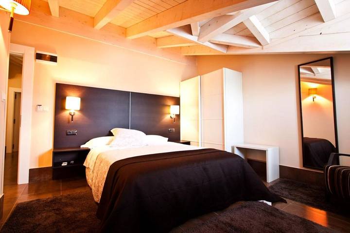 Hotel for 3 people, with garden and view - 1