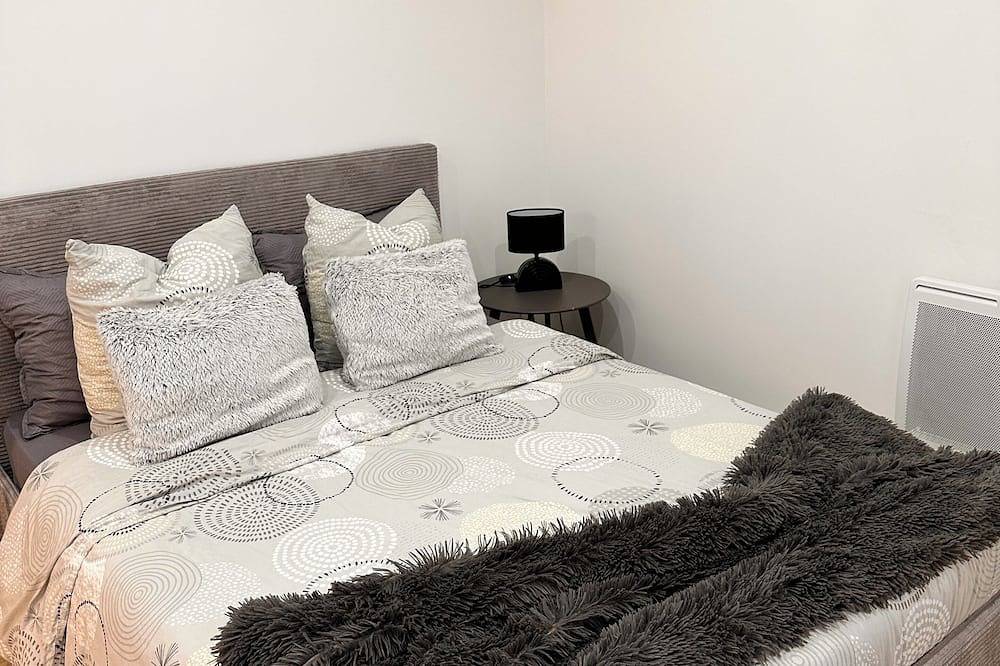 Charming, well-equipped cottage for spending a good time in peace and quiet  in Athis-Mons, Essonne