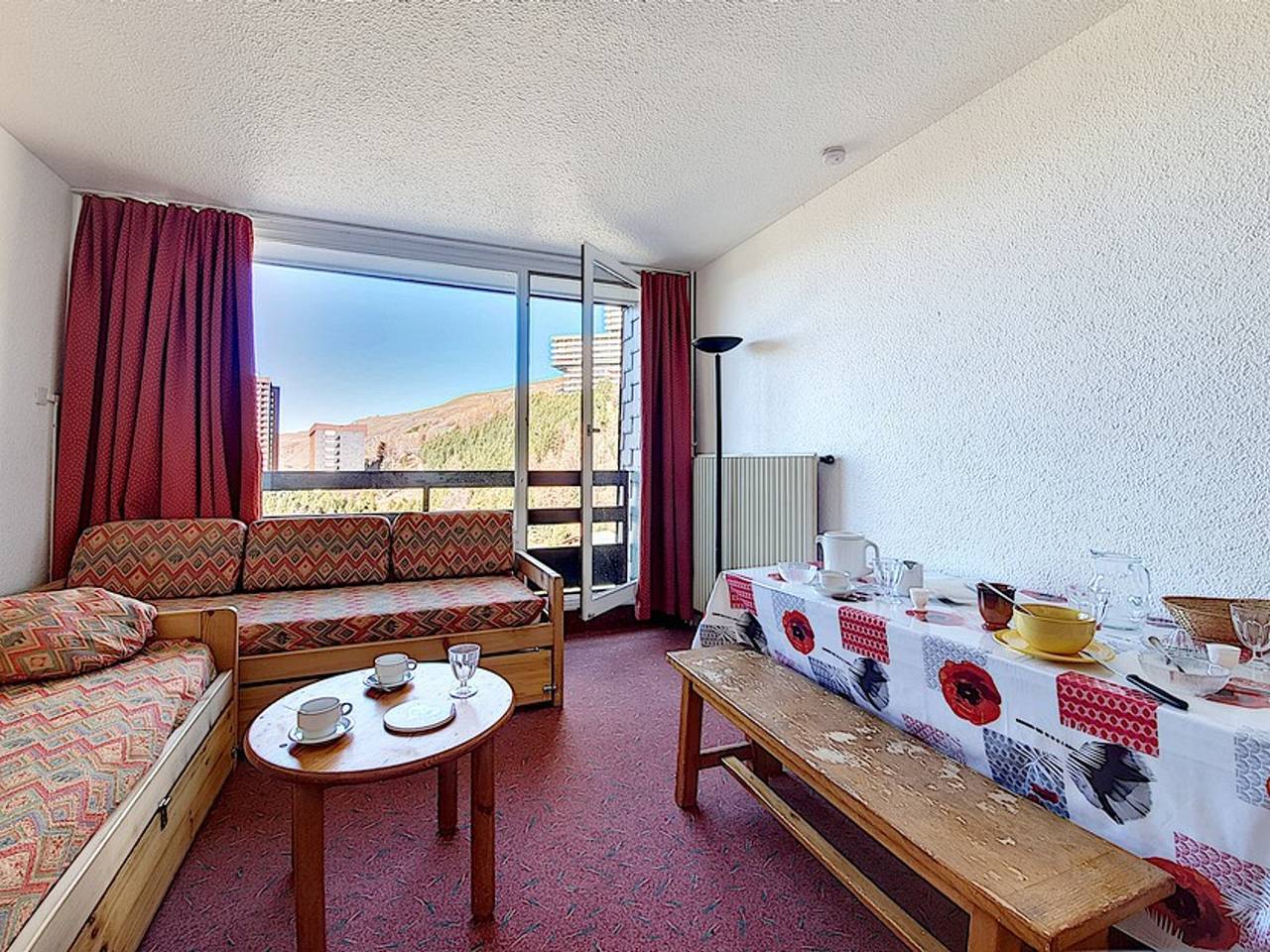 Entire apartment, Cozy Apartment · Ski-in/Ski-out · Balconies · Sleeps 4 in Les Menuires, Saint-Martin-de-Belleville