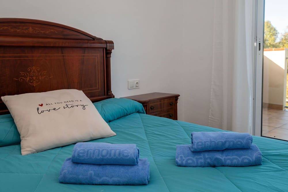 Vacation Home i Viladellops med 4 soverom som kan romme 6 in Olivella, Garraf