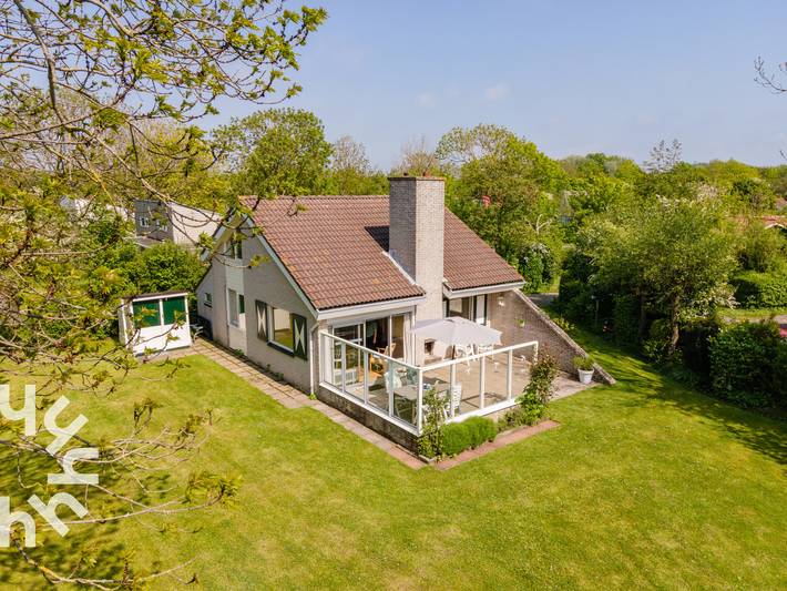 Bungalow voor 6 personen, met terras en tuin in Zoutelande