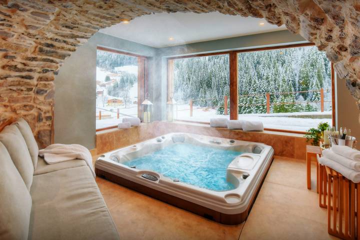Chalet pour 15 personnes, avec Balcon et Jacuzzi ainsi que Terrasse et Jardin