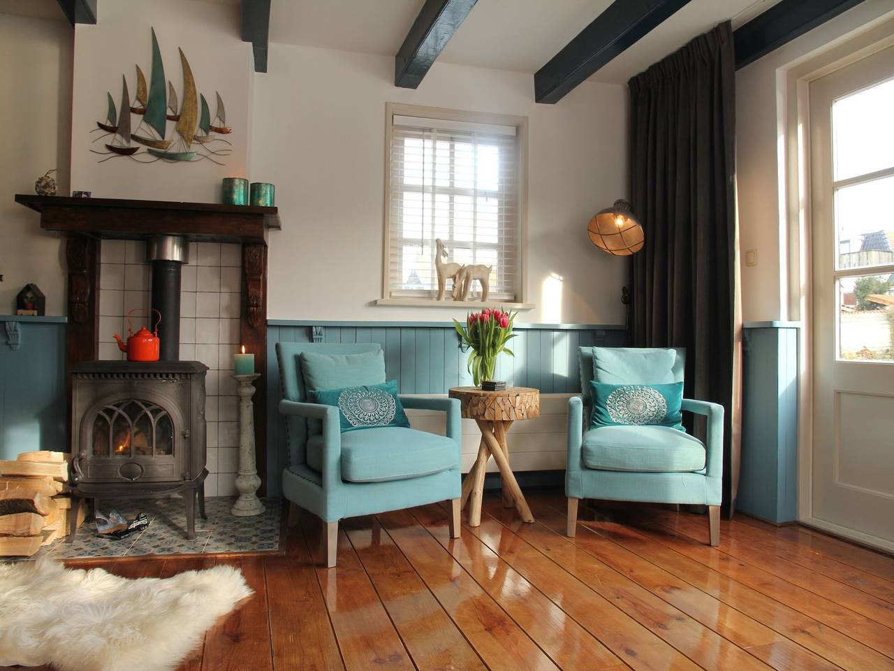 Lovely holiday home in Hindeloopen in a great setting, on the 11 city tour route in Hindeloopen, Ijsselmeer