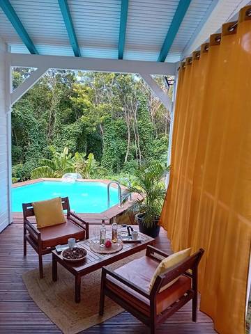 Gîte pour 2 personnes, avec vue et jardin ainsi que piscine et terrasse, animaux acceptés dans Plage de Ferry