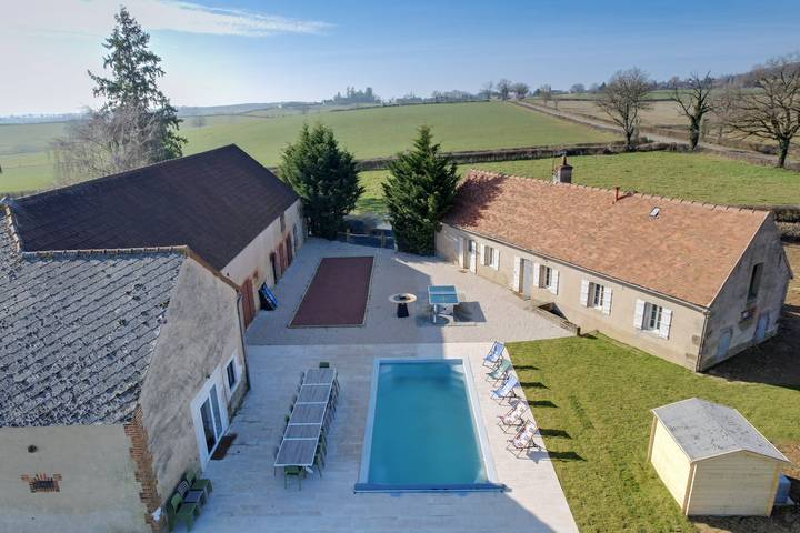 Maison de vacances pour 30 personnes, avec piscine ainsi que jardin et terrasse dans Saône-et-Loire