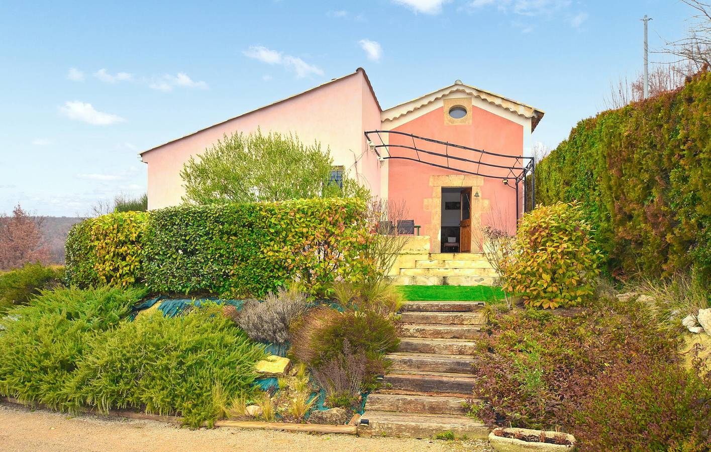 Appartement confortable avec Wi-Fi, climatisation et parking, à proximité des restaurants et de la rivière in Mane, Parc naturel régional du Luberon