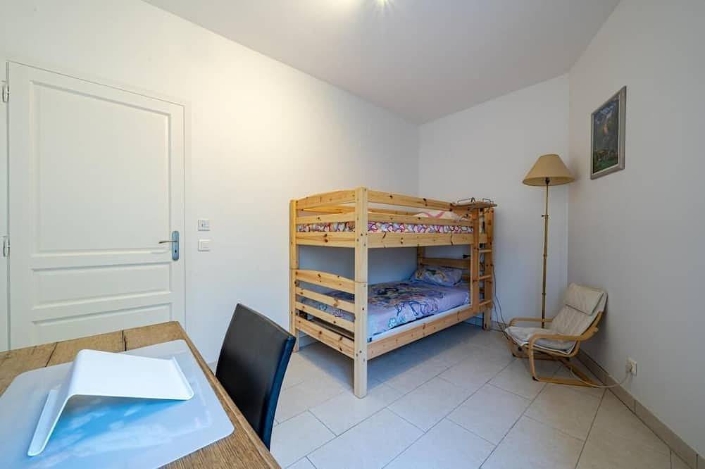 Charming villa, private pool, wood-burning oven, bbq, boule games and garden. in Carros, Cannes region