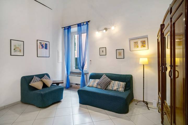 Appartamento intero, Appartamento 'Loft Nel Centro Di Alassio' con Wi-Fi e aria condizionata in Alassio, Riviera di Ponente