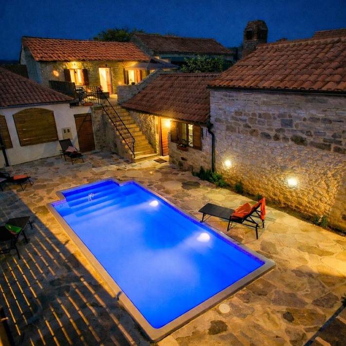 Ferienhaus für 5 Personen, mit Balkon und Terrasse sowie Pool und Ausblick