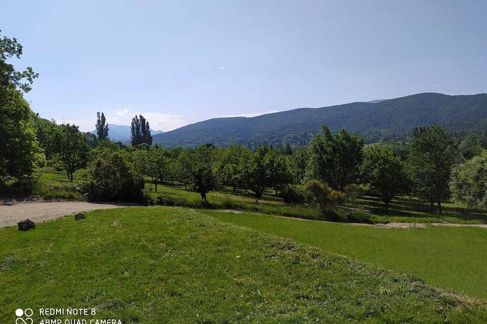 Villa in Dieulefit in Drome Provençale with views of nature and mountains in Dieulefit, Nyons region