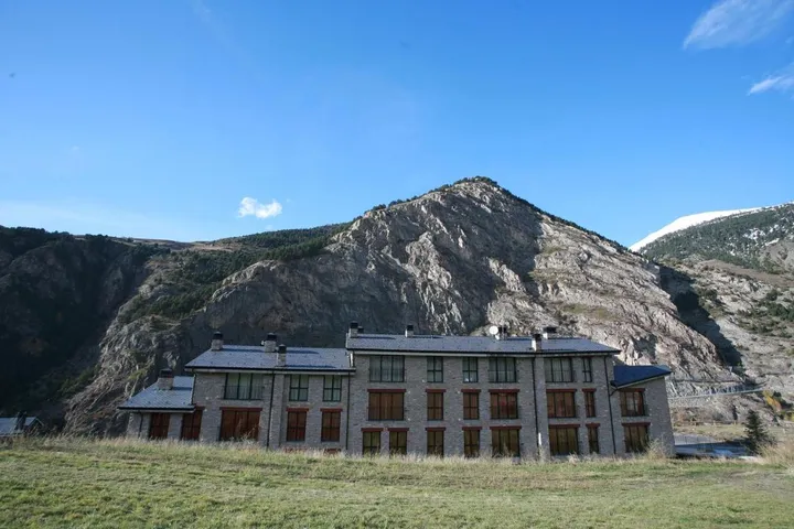 Hotel for 3 people, with hot tub and garden as well as sauna - 1