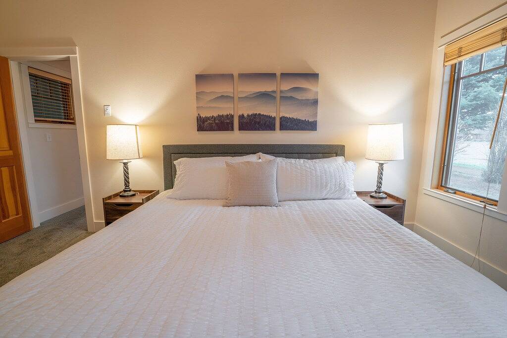 View stunning sunsets and enjoy cozy comfort steps from the heart of Sisters. in Sisters, Black Butte Ranch