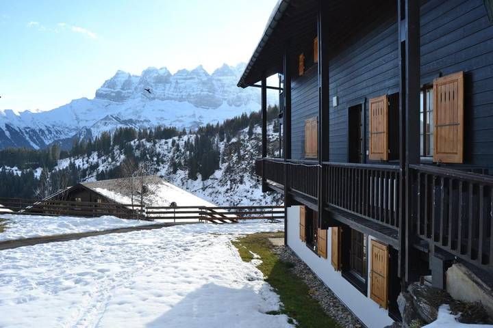 Ferienwohnung für 6 Personen, mit Terrasse und Garten sowie Ausblick in Val-d'Illiez