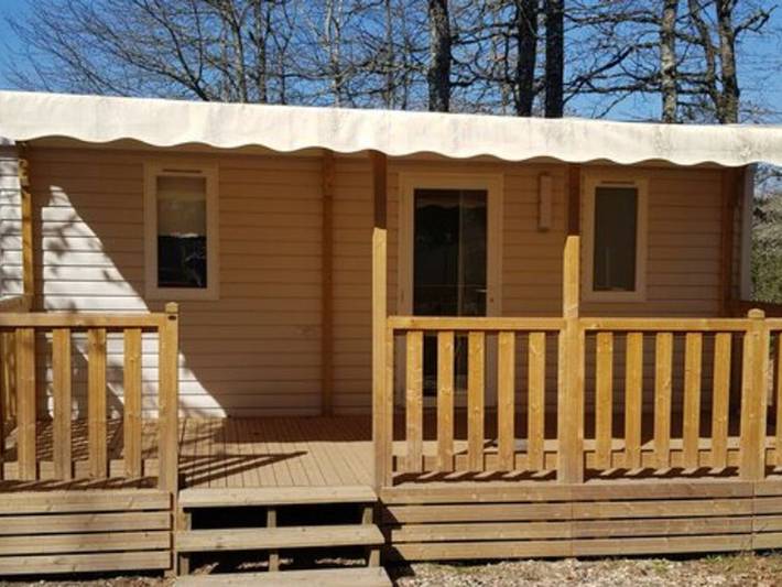 Mobil home pour 6 personnes, avec terrasse et piscine, animaux acceptés à Saint-Gérons