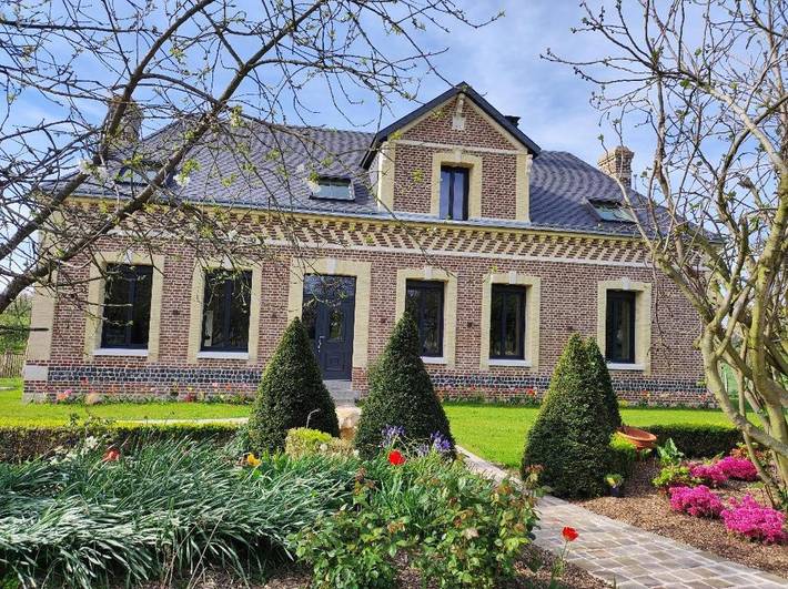 Gîte pour 14 personnes, avec jacuzzi et jardin dans Notre-Dame-du-Bec