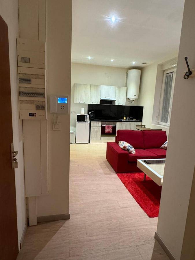 Appartement entier, One-Bedroom Apartment in Romilly-sur-Seine, Aube