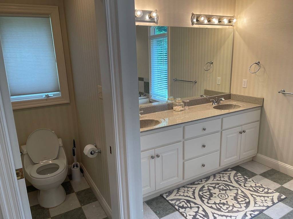 Amazing Listing Just Off the Main Lake, No Steps to the Doc! High-Speed Internet in Lake Gaston