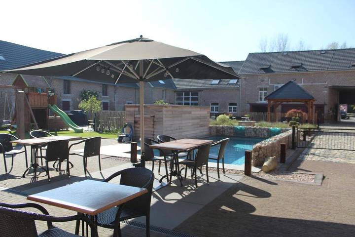 B&b voor 2 personen, with Terras and Tuin as well as Zwembad and Sauna in Belgisch-Limburg