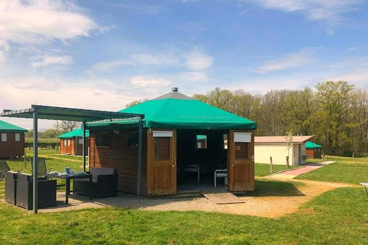 Location de vacances pour 6 personnes, avec piscine et jardin à Lignac - 2