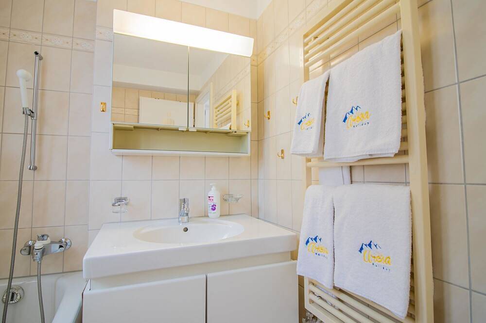 Ganze Wohnung, Hermann 1 by Arosa Holiday Appartement/Fewo, Bad, Wc, 8-Bettwohnung Hermann 1 in Arosa, Plessur Alpen