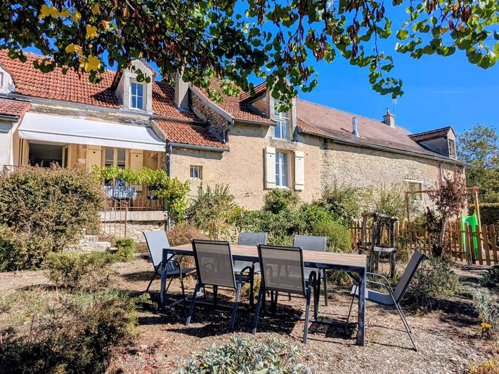 Gîte pour 6 personnes, avec Terrasse et Jardin à Bussy-le-Grand