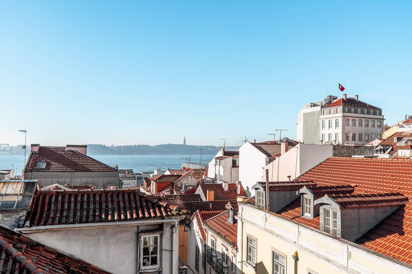 Apartamento entero, Apartamento 'Loft Bica con Vista al Río' con Wi-Fi y Aire Acondicionado in Misericórdia, Lisboa