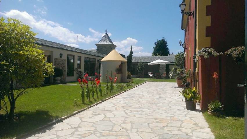 Casa rural para 4 personas, con Terraza además de Jardín y Vistas en Mariña Oriental