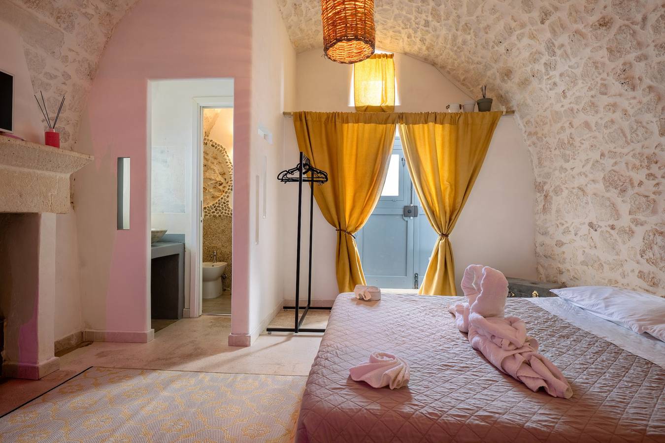 Casa Vacanze 'Mini Sweet Suite' con Wi-Fi e Aria Condizionata in Ostuni, Salento