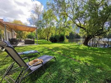 Gîte pour 7 personnes, avec jardin ainsi que vue sur le lac et terrasse à Barbazan