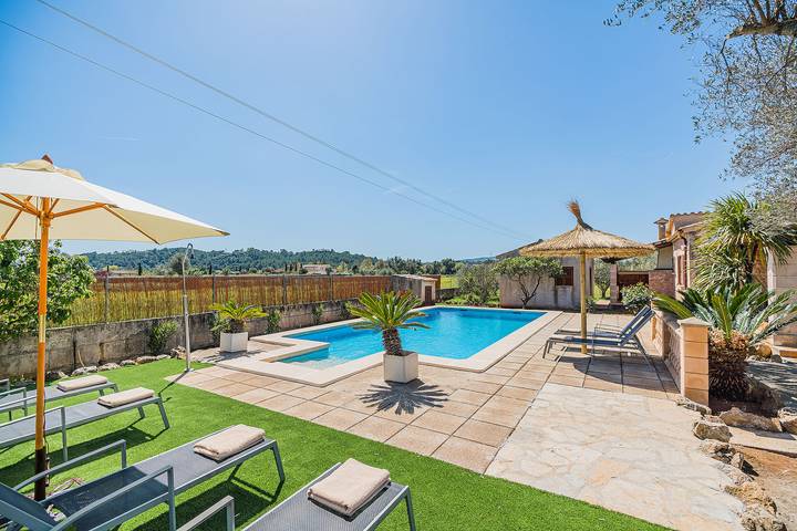 Finca für 6 Personen, mit Terrasse und Garten in Pollença