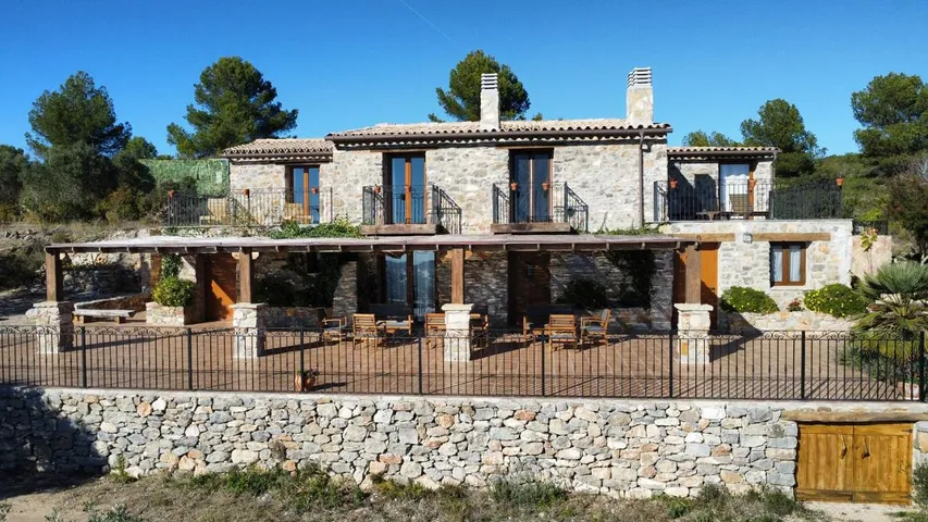 Casa rural para 15 personas, con jardín además de vistas y piscina - 1